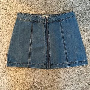 Denim mini skirt with front zipper